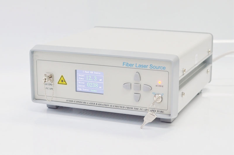 ASE-CL-10-PM-S3 10mW C + Lバンド ASE広帯域光源 ベンチトップ PM光ファイバー